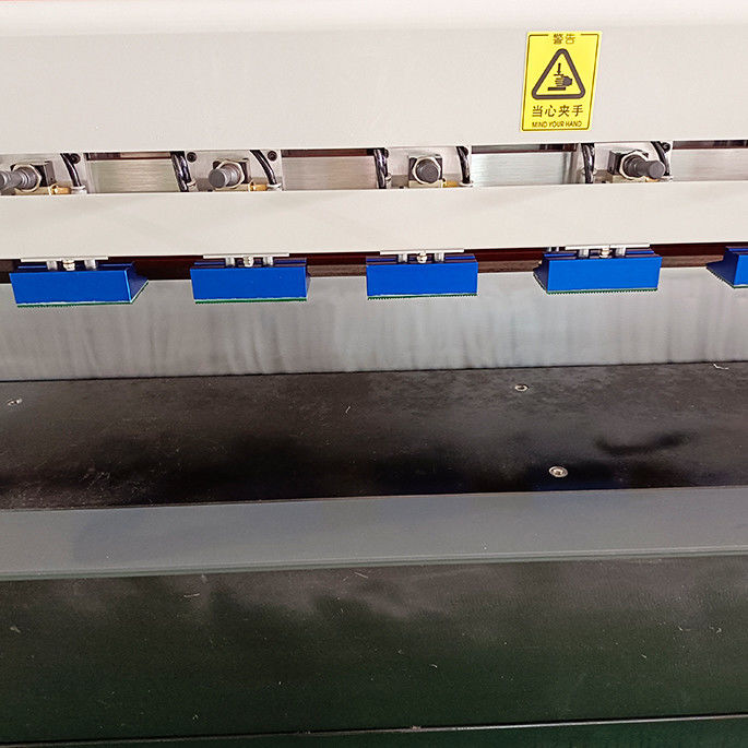 Lucidatrice diamantata acrilica con lunghezza di lavoro 1350 mm con alimentazione a nastro, smussatrice per bordi in acrilico