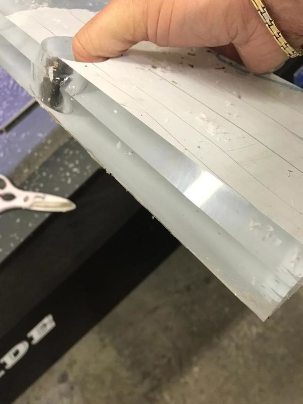 Macchina per la lucidatura dei bordi in acrilico di piccole dimensioni 1000mm Divisorio per scrivania con deflettore in acrilico Macchina per la lucidatura con diamante Sadie per plexiglass