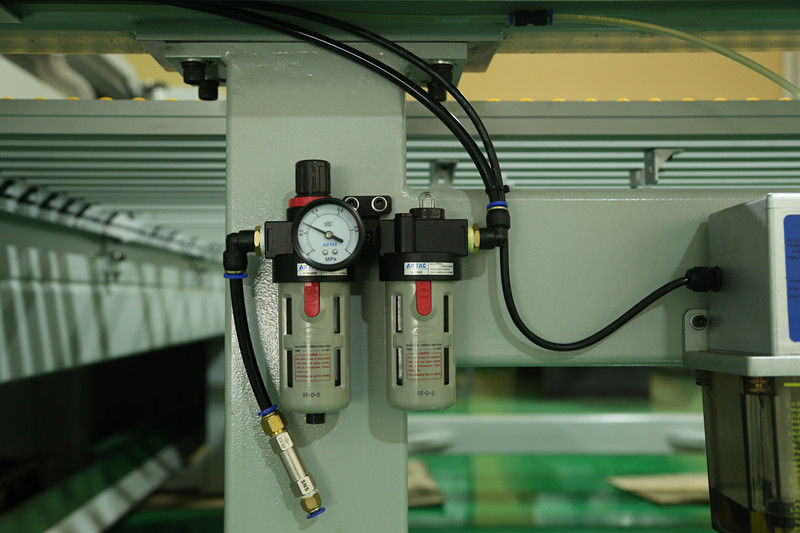 SD-1350 Sega elettronica CNC per pannelli in acrilico  Troncatrice per acrilico con alimentazione automatica Sega elettronica per taglio acrilico per PMMA PS MS